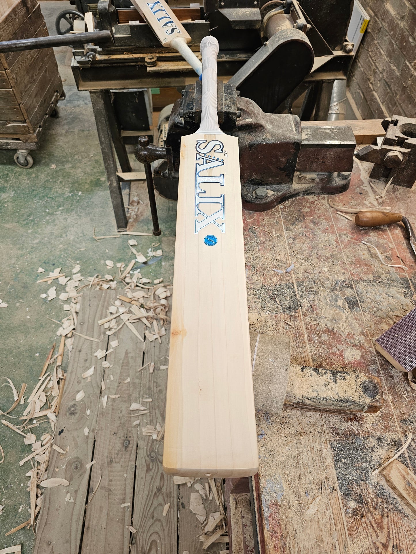 Salix AMP - Grade Alba, Weight Range 2.10lb, Short Handle