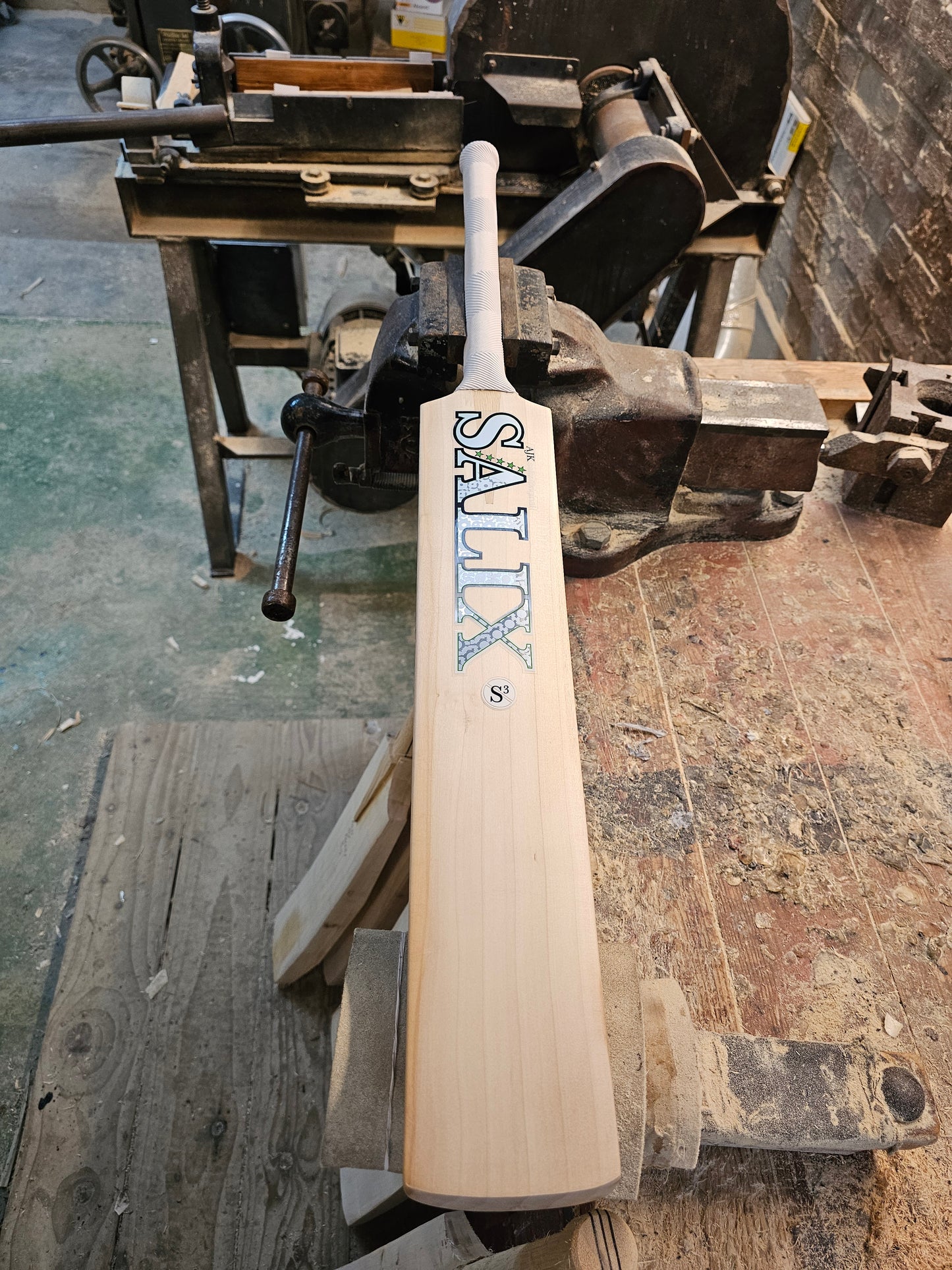 Salix AJK - Weight Range 1lb 14 Ounces, Size 5