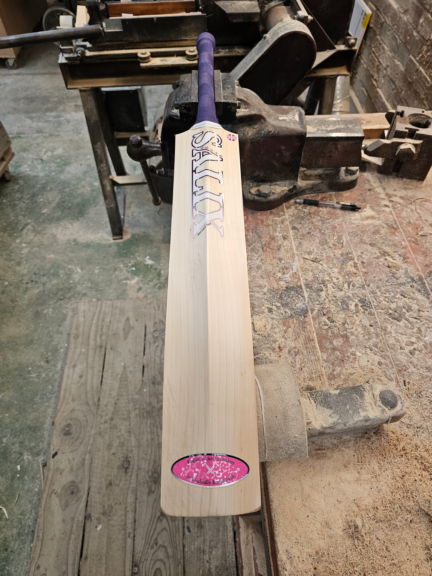 Salix AMP - Graded, Weight Range 2lb 7 Ounces, Short Handle