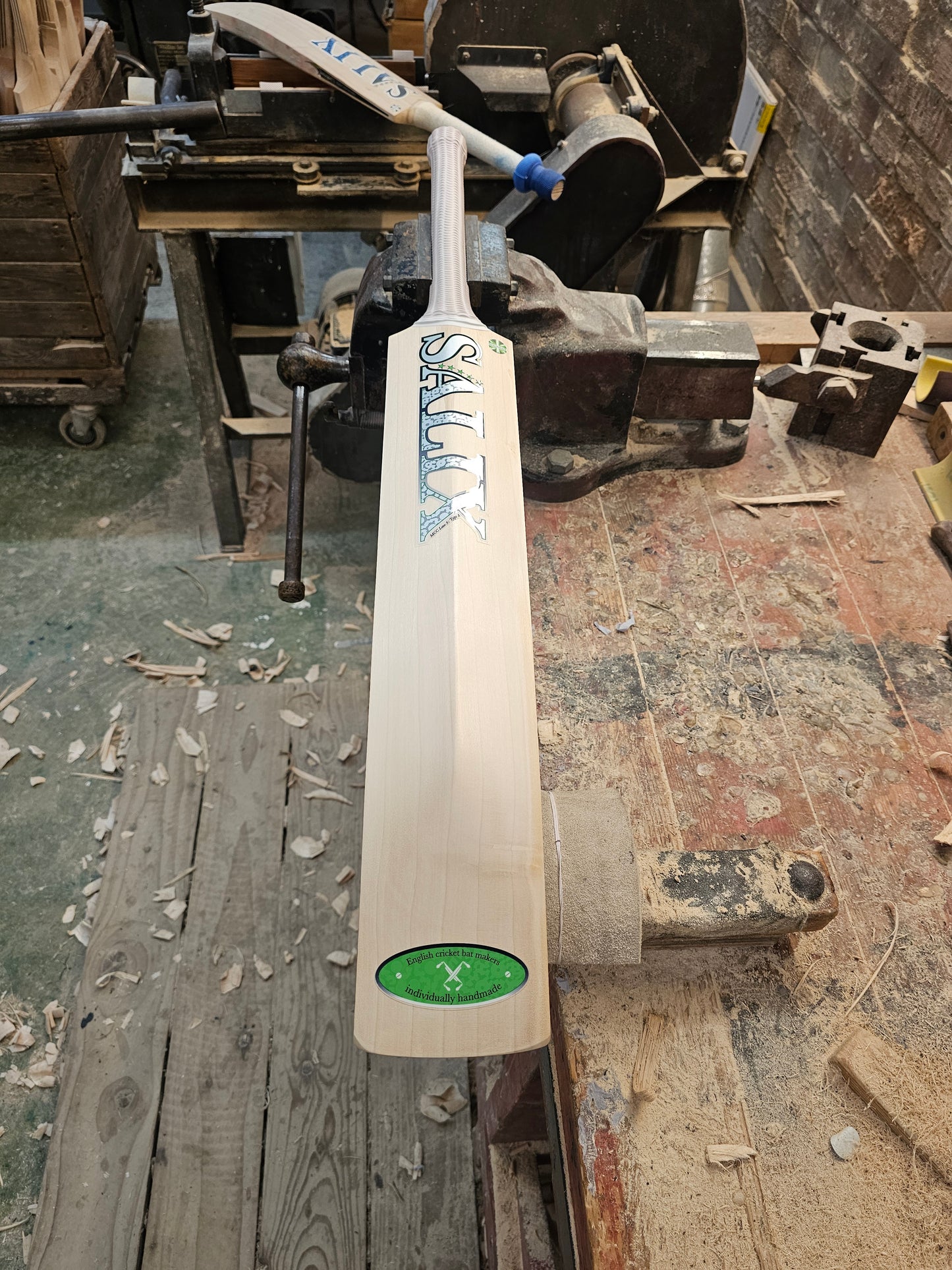 Salix AJK - Grade Marue, Weight Range 2lb 9 Ounces, Short Handle
