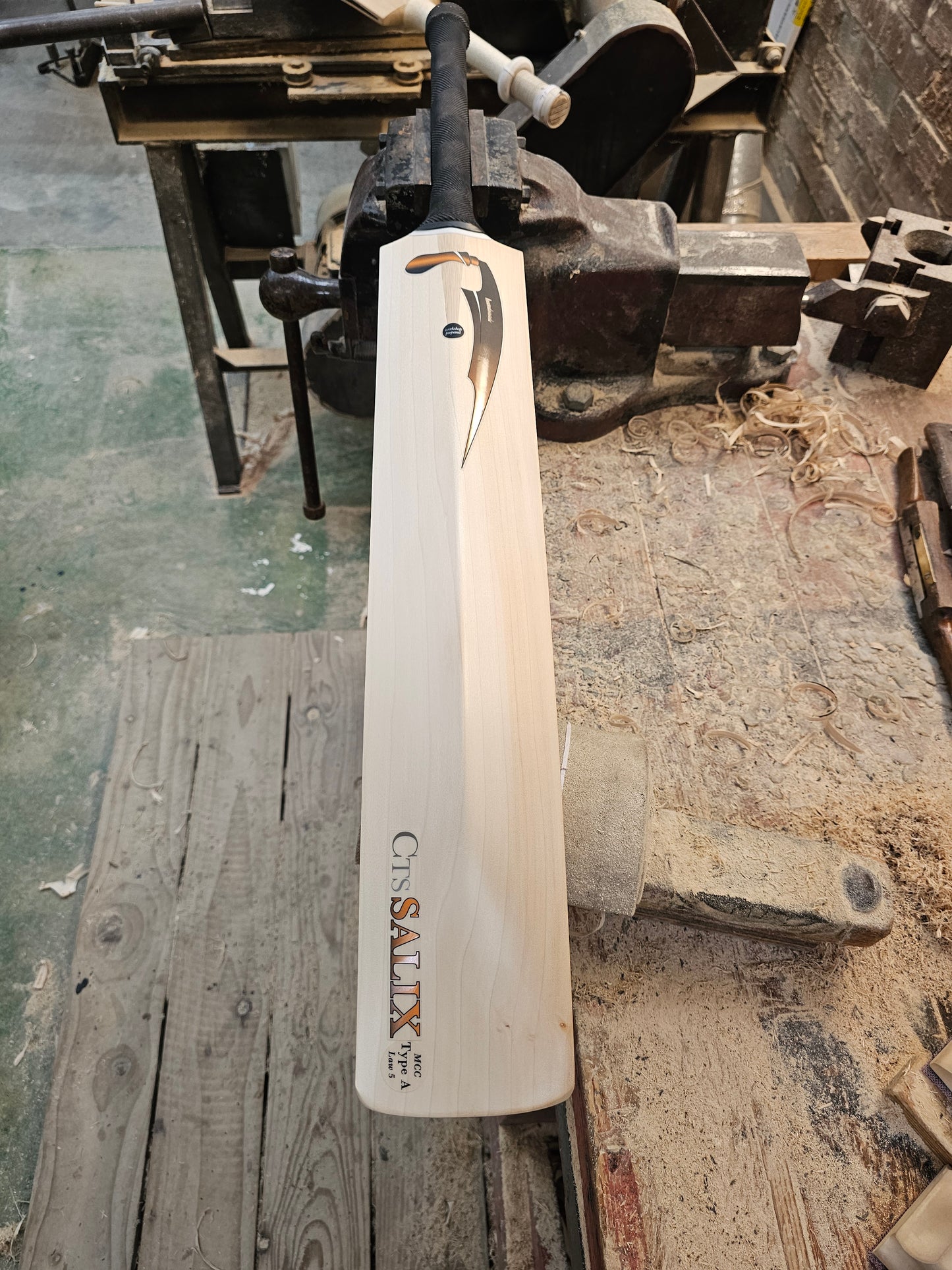 Salix Knife - Grade Alba, Weight Range 2.9lb, Short Handle