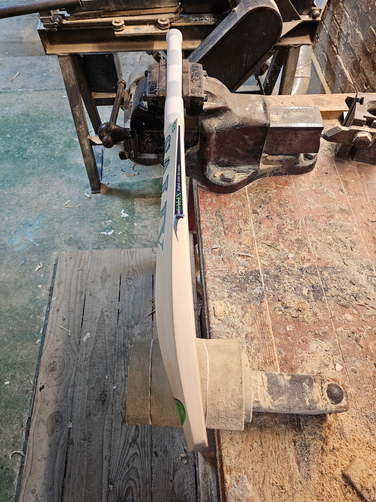 Salix AJK Kashmir - Weight Range 1lb 10 Ounces, Size 4