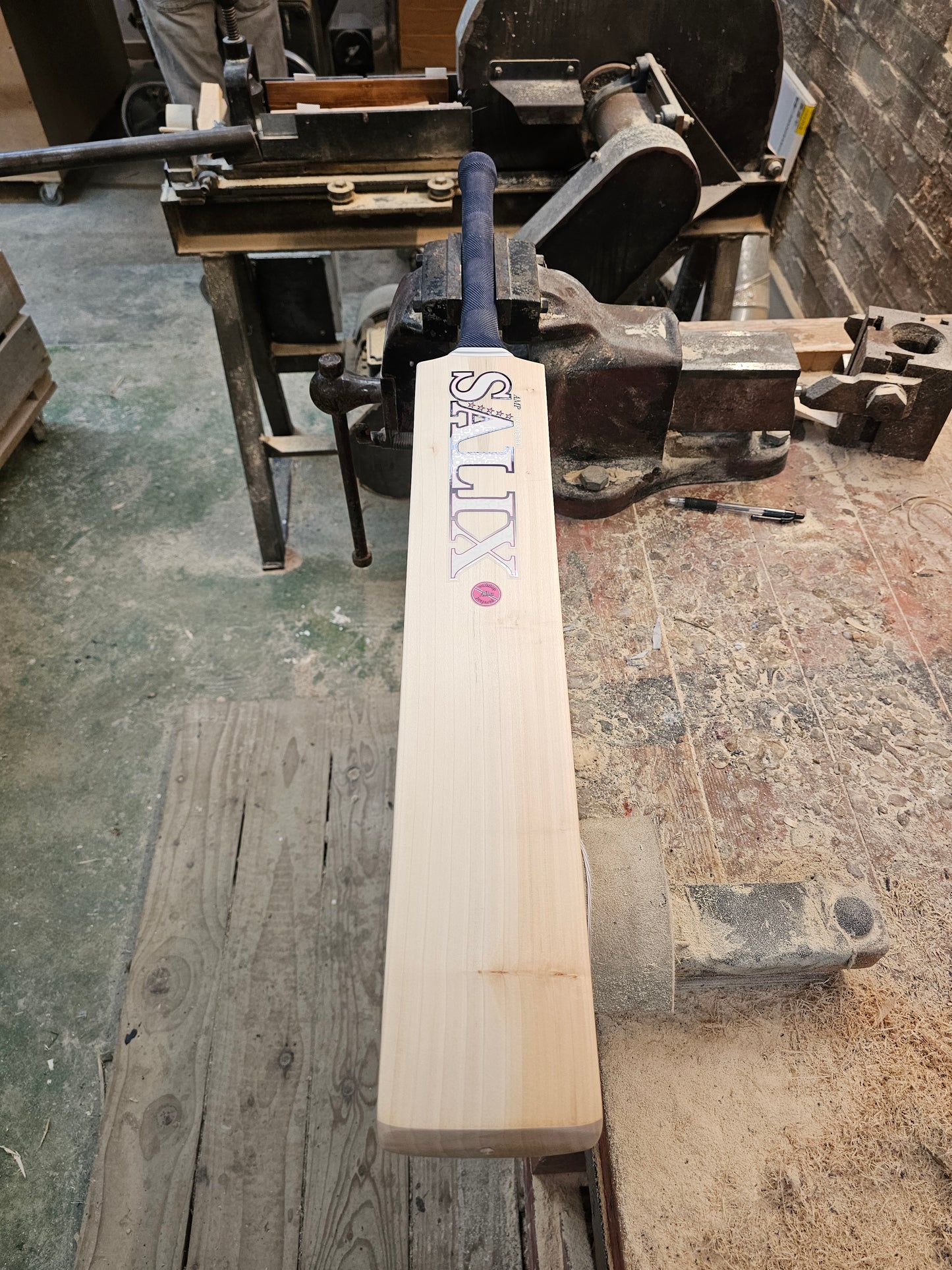 Salix AMP - Grade Alba, Weight Range 2lb 8 Ounces, Short Handle