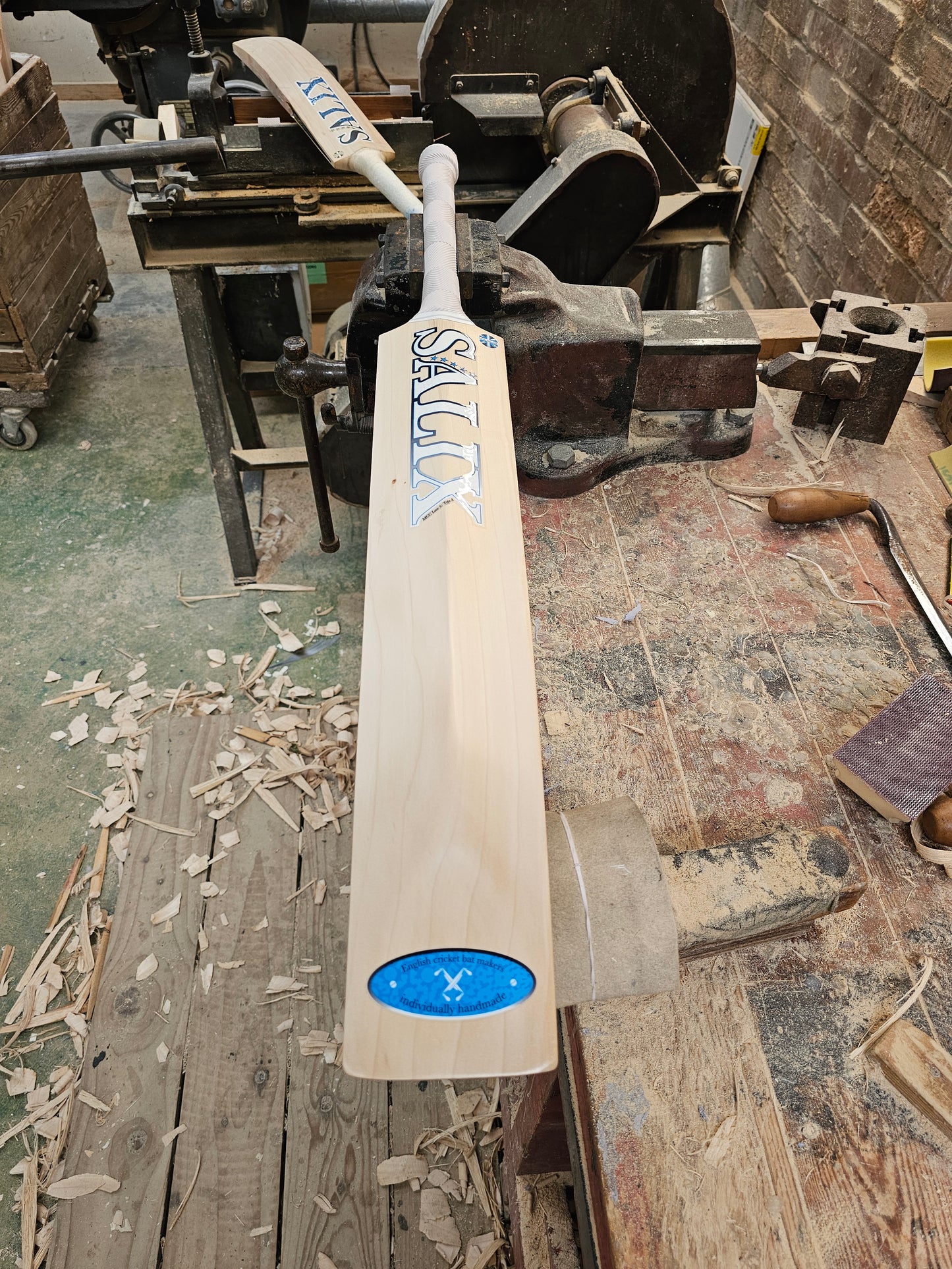 Salix AMP - Grade Alba, Weight Range 2.10lb, Short Handle