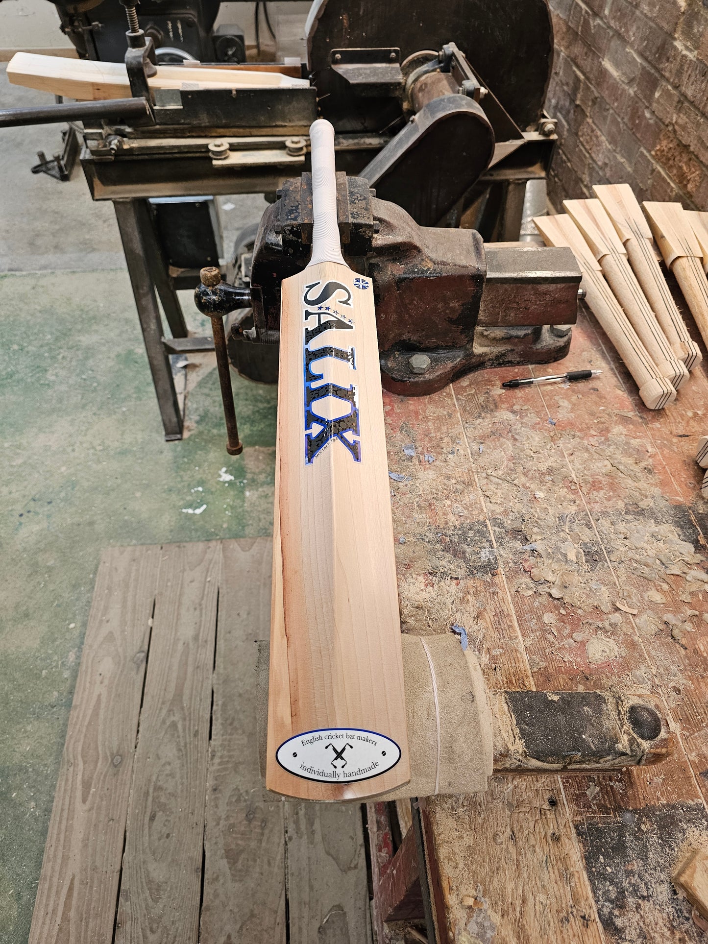 Salix AJK - Sub, WR 1lb 10 Ounces, Size 4