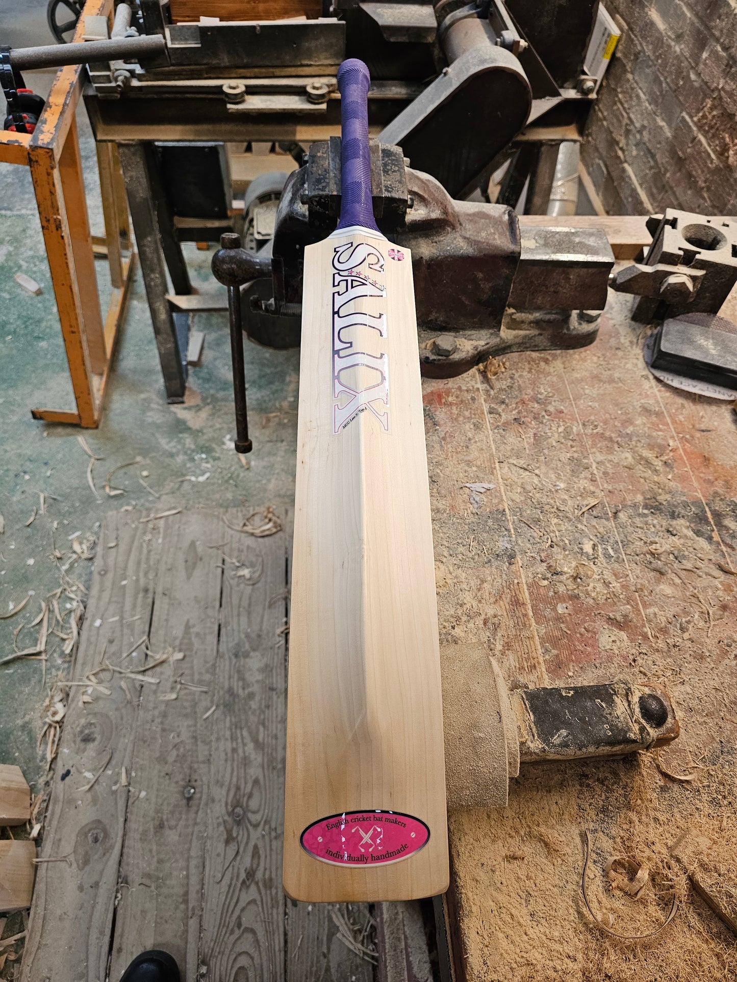 Salix AMP - Graded, Weight Range 2lb 9 Ounces, Short Handle