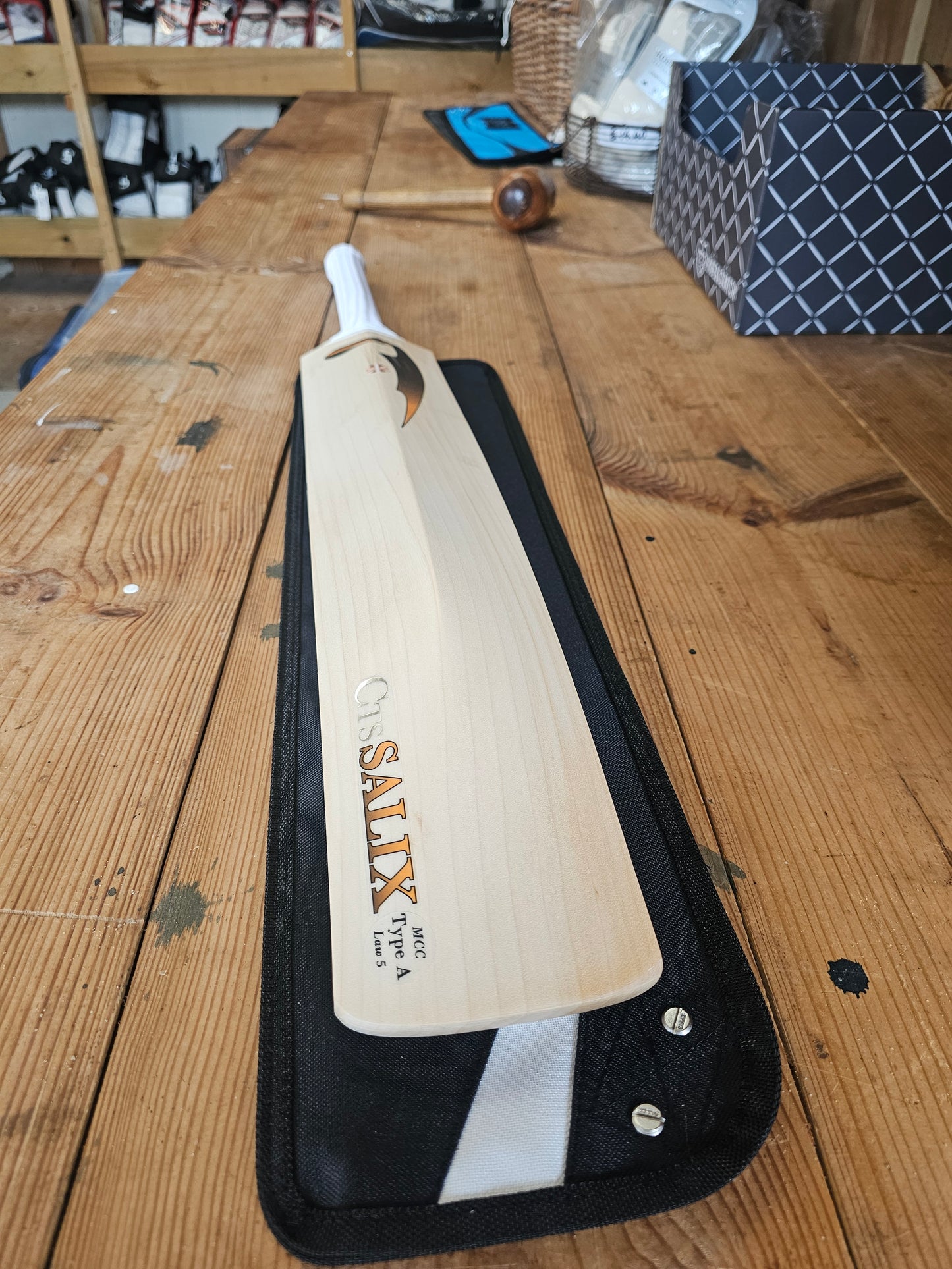 Salix Knife - Players, Weight Range 2.10lb Short Handle