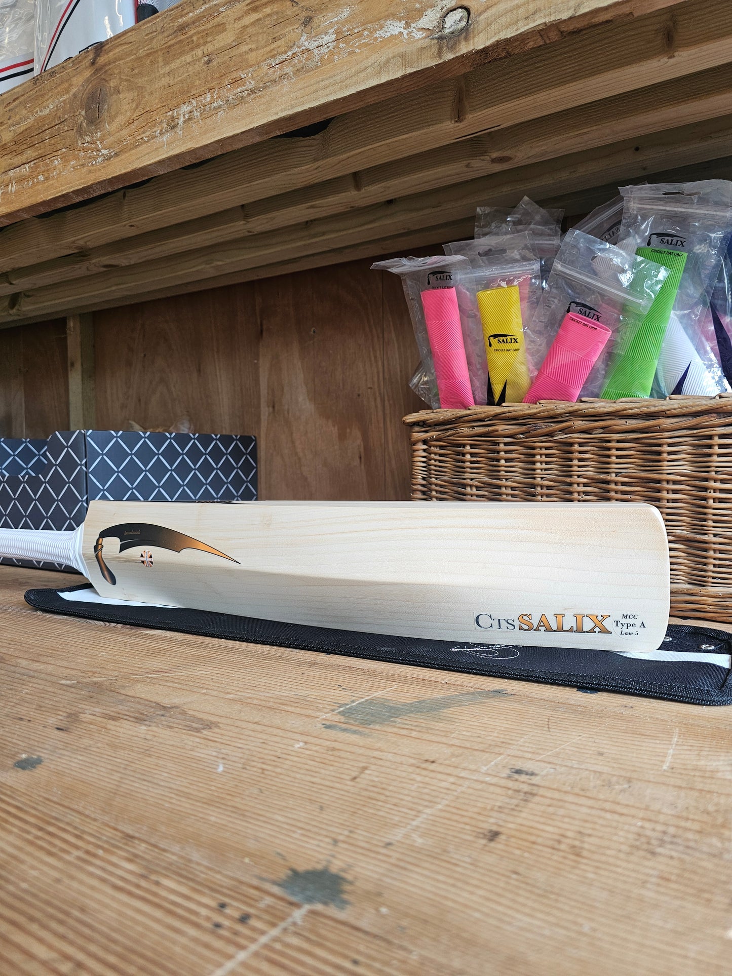 Salix Knife - Players, Weight Range 2.10lb Short Handle