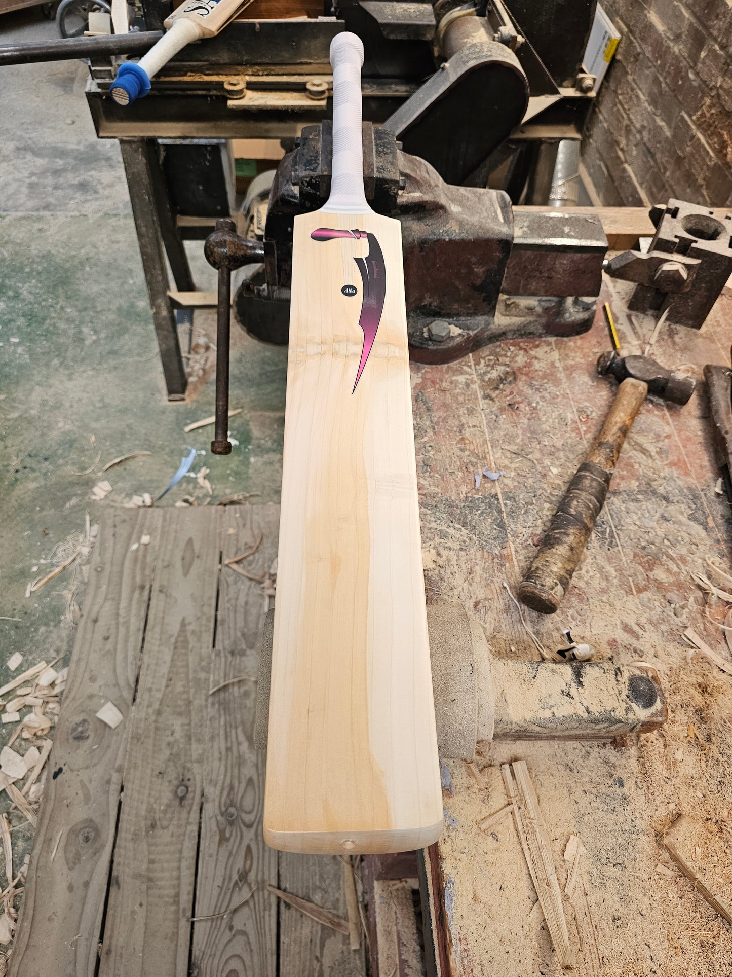 Salix Knife - Grade Alba, Weight Range 2.10lb, Short Handle